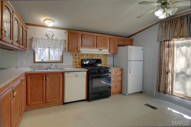 19503 State Highway Y, Lewistown, MO 63452