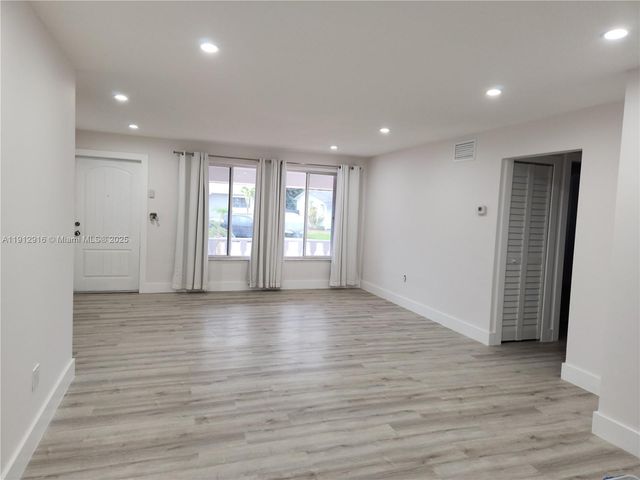 15630 NW 2nd Ct, Miami, FL 33169