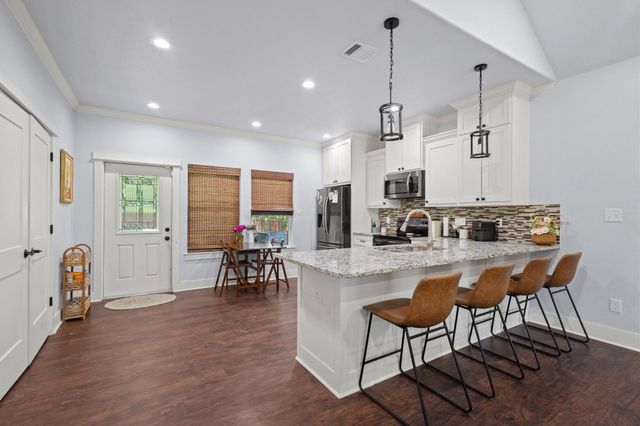 610 W Elm Street, Denison, TX 75020
