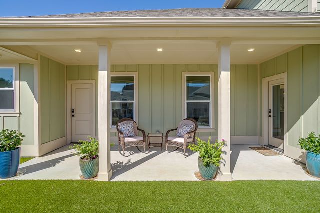 108 Cardinal Woods Court, Granbury, TX 76049