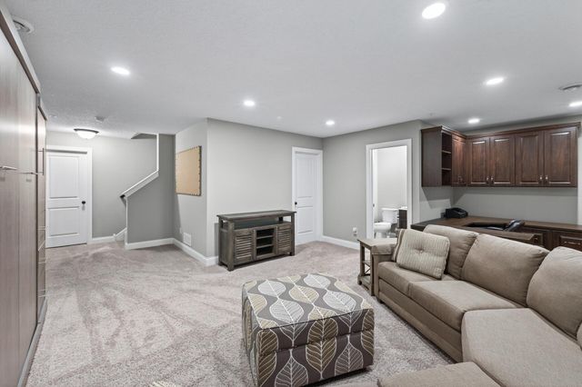 8411 Larch Lane N, Maple Grove, MN 55369