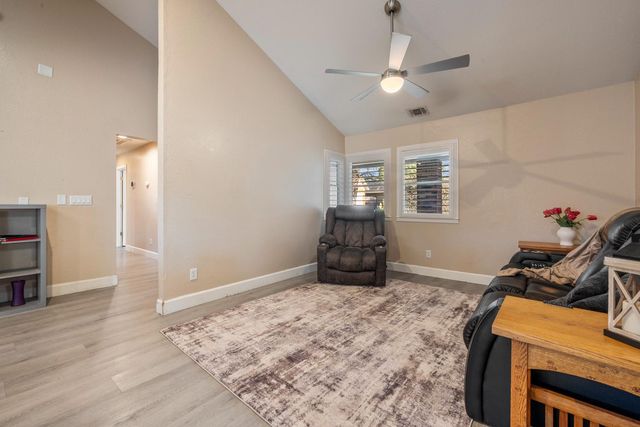 4221 Waymar Ct, Carmichael, CA 95608