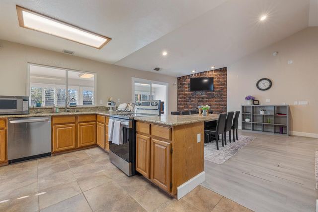 4221 Waymar Ct, Carmichael, CA 95608