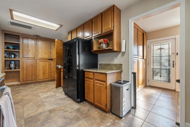 4221 Waymar Ct, Carmichael, CA 95608