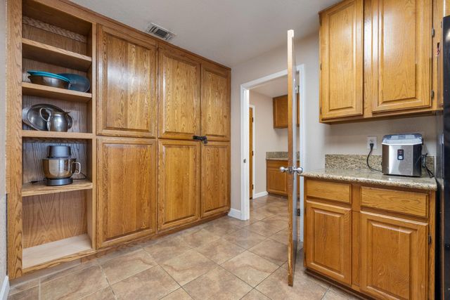 4221 Waymar Ct, Carmichael, CA 95608