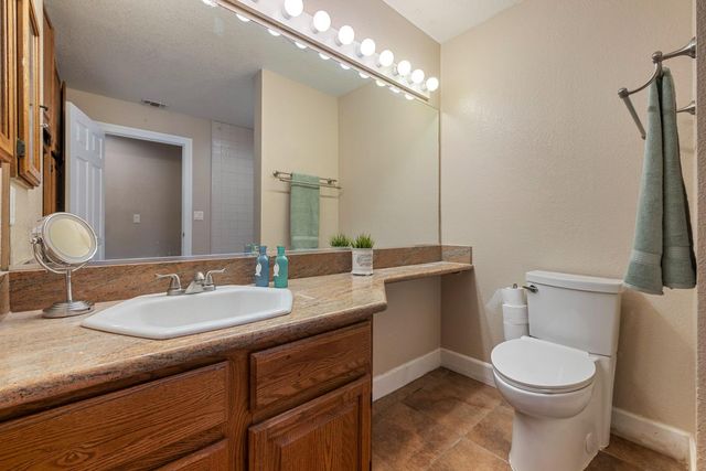 4221 Waymar Ct, Carmichael, CA 95608