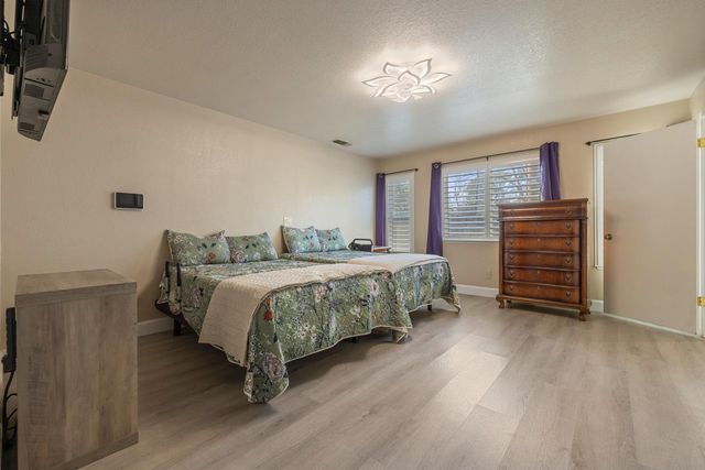 4221 Waymar Ct, Carmichael, CA 95608