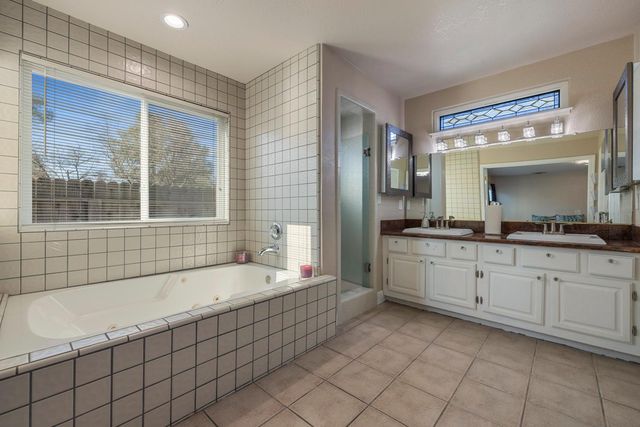 4221 Waymar Ct, Carmichael, CA 95608