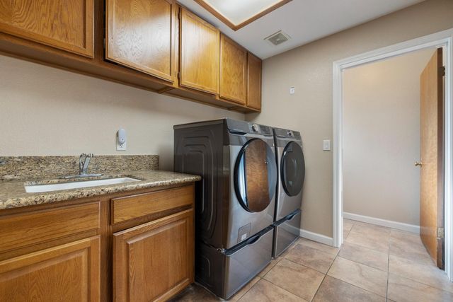 4221 Waymar Ct, Carmichael, CA 95608