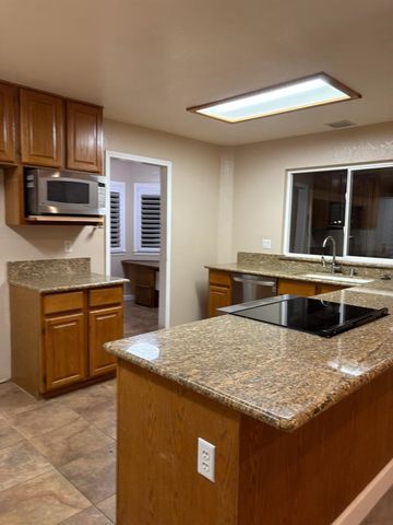 4221 Waymar Ct, Carmichael, CA 95608