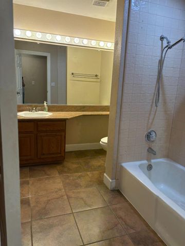 4221 Waymar Ct, Carmichael, CA 95608