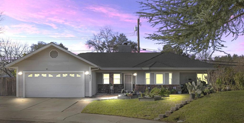 4221 Waymar Ct, Carmichael, CA 95608