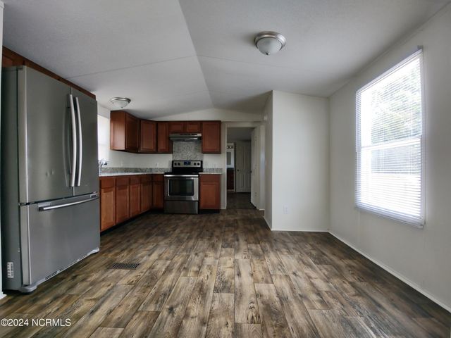 1004 10th Street, Midway Park, NC 28544