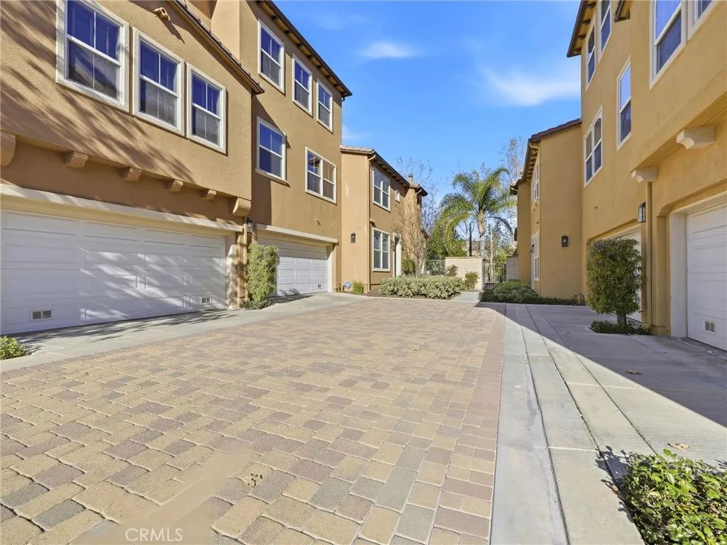 25441 Eagle, Valencia, CA 91381