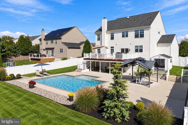 332 W CROSSING DR, Mount Royal, NJ 08061