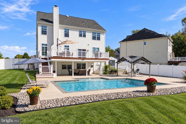 332 W CROSSING DR, Mount Royal, NJ 08061