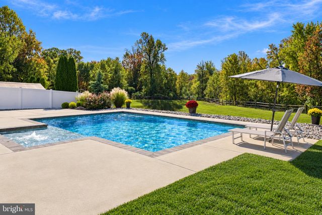 332 W CROSSING DR, Mount Royal, NJ 08061