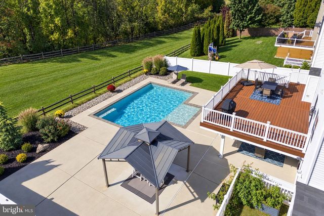 332 W CROSSING DR, Mount Royal, NJ 08061