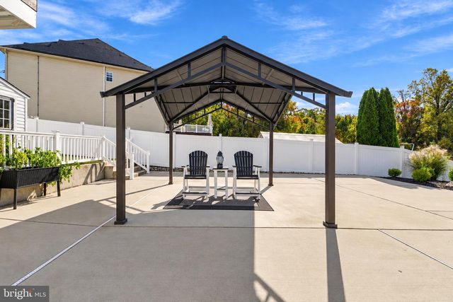 332 W CROSSING DR, Mount Royal, NJ 08061