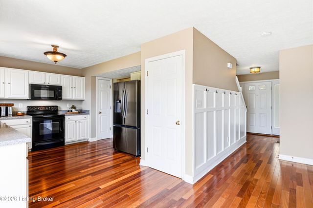 5121 Arbor Oak Ct, Louisville, KY 40229