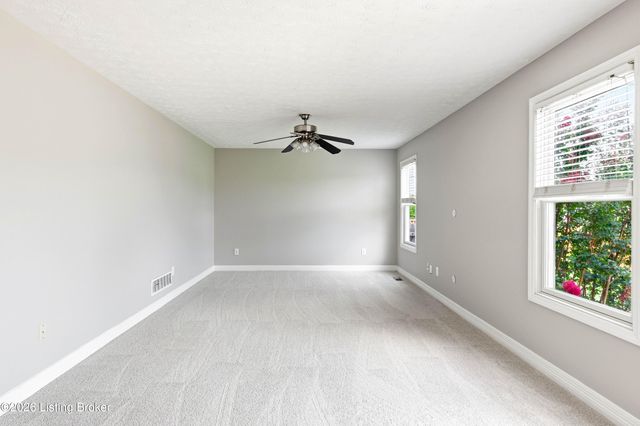 5121 Arbor Oak Ct, Louisville, KY 40229