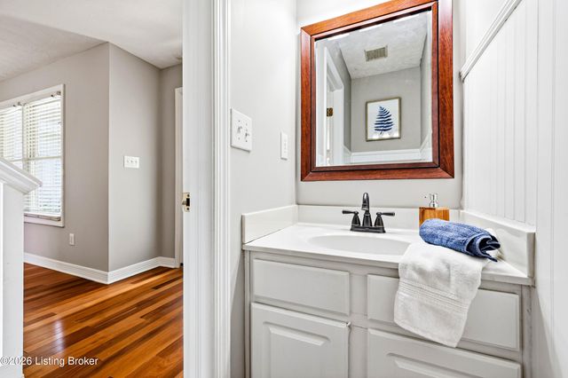 5121 Arbor Oak Ct, Louisville, KY 40229