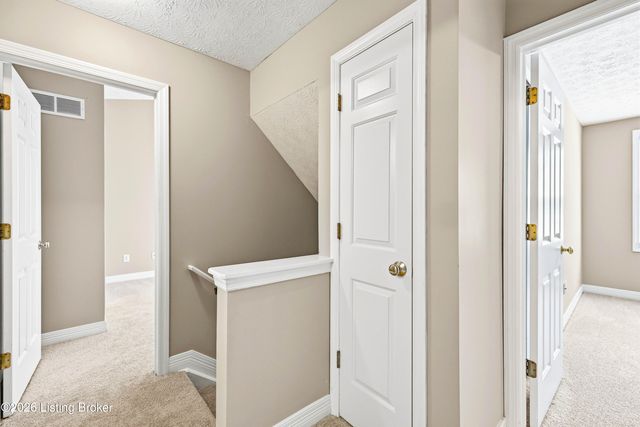 5121 Arbor Oak Ct, Louisville, KY 40229