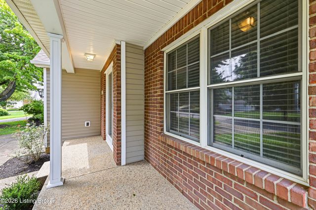 5121 Arbor Oak Ct, Louisville, KY 40229