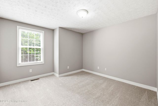 5121 Arbor Oak Ct, Louisville, KY 40229