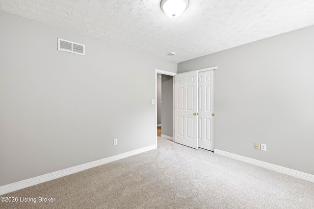5121 Arbor Oak Ct, Louisville, KY 40229