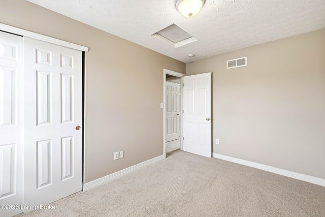 5121 Arbor Oak Ct, Louisville, KY 40229