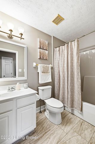 5121 Arbor Oak Ct, Louisville, KY 40229