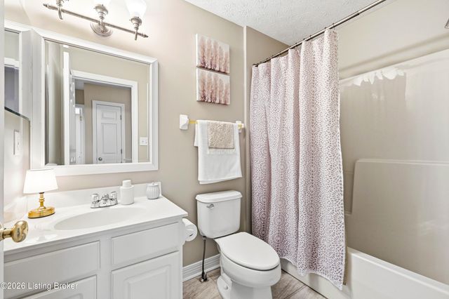 5121 Arbor Oak Ct, Louisville, KY 40229