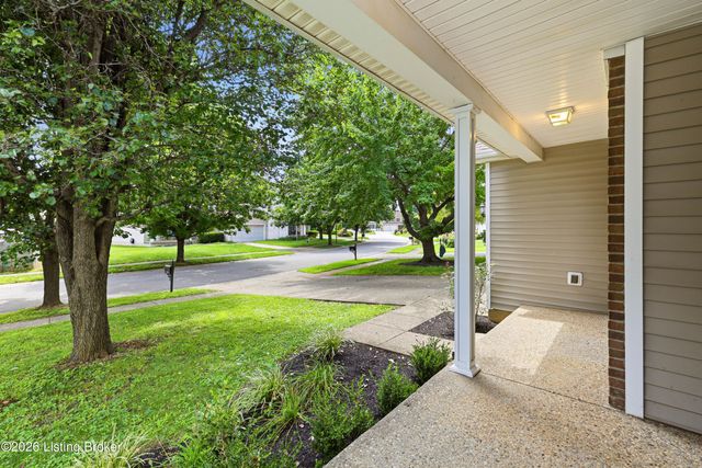 5121 Arbor Oak Ct, Louisville, KY 40229