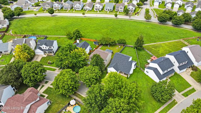 5121 Arbor Oak Ct, Louisville, KY 40229