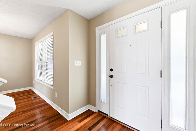 5121 Arbor Oak Ct, Louisville, KY 40229