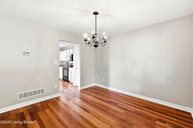 5121 Arbor Oak Ct, Louisville, KY 40229