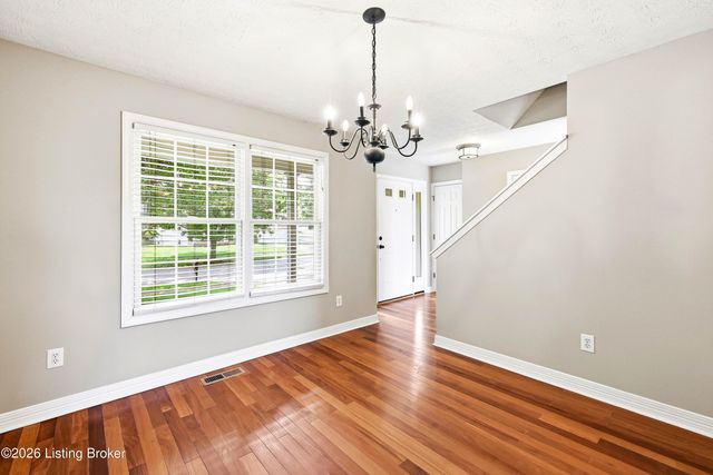 5121 Arbor Oak Ct, Louisville, KY 40229