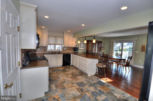 19 CENTERBOARD DR, Bayville, NJ 08721