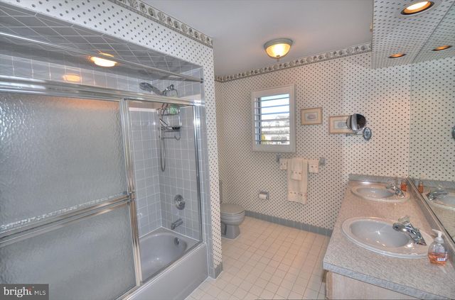 19 CENTERBOARD DR, Bayville, NJ 08721