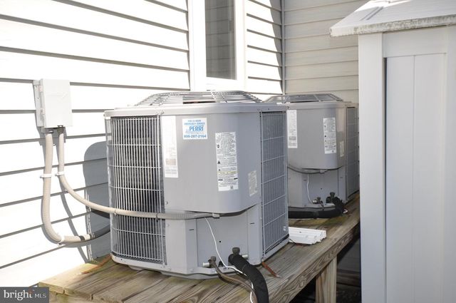 19 CENTERBOARD DR, Bayville, NJ 08721