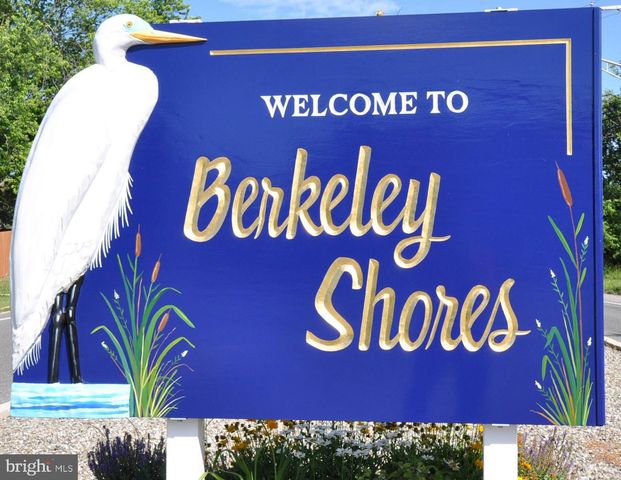 19 CENTERBOARD DR, Bayville, NJ 08721