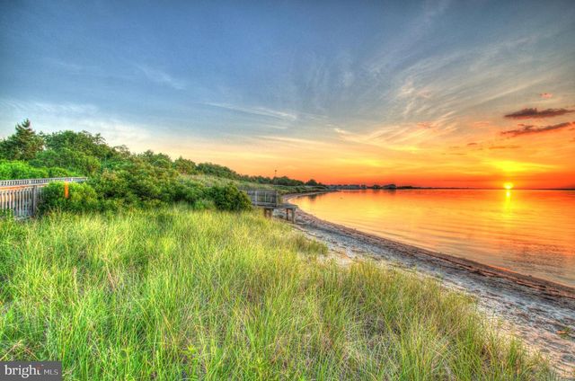 19 CENTERBOARD DR, Bayville, NJ 08721