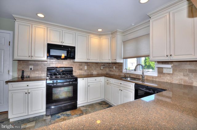 19 CENTERBOARD DR, Bayville, NJ 08721