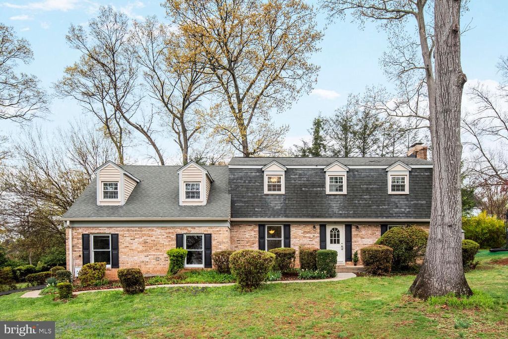 2 ROLLING KNOLL COURT, Gaithersburg, MD 20877