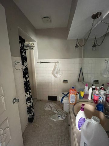 11524 S Nagle Avenue, Worth, IL 60482