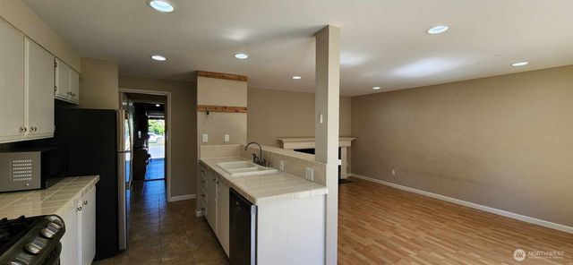 16811 NE 32nd Street, Bellevue, WA 98008