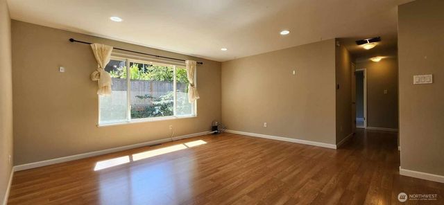 16811 NE 32nd Street, Bellevue, WA 98008