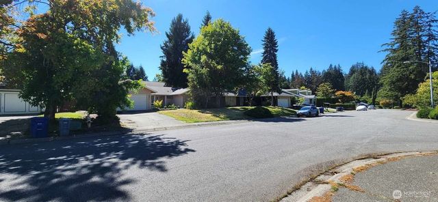 16811 NE 32nd Street, Bellevue, WA 98008