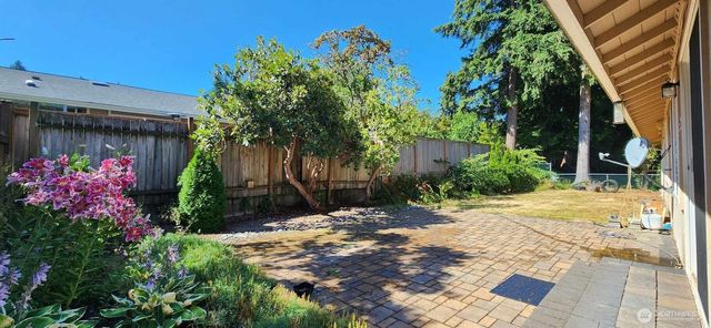 16811 NE 32nd Street, Bellevue, WA 98008